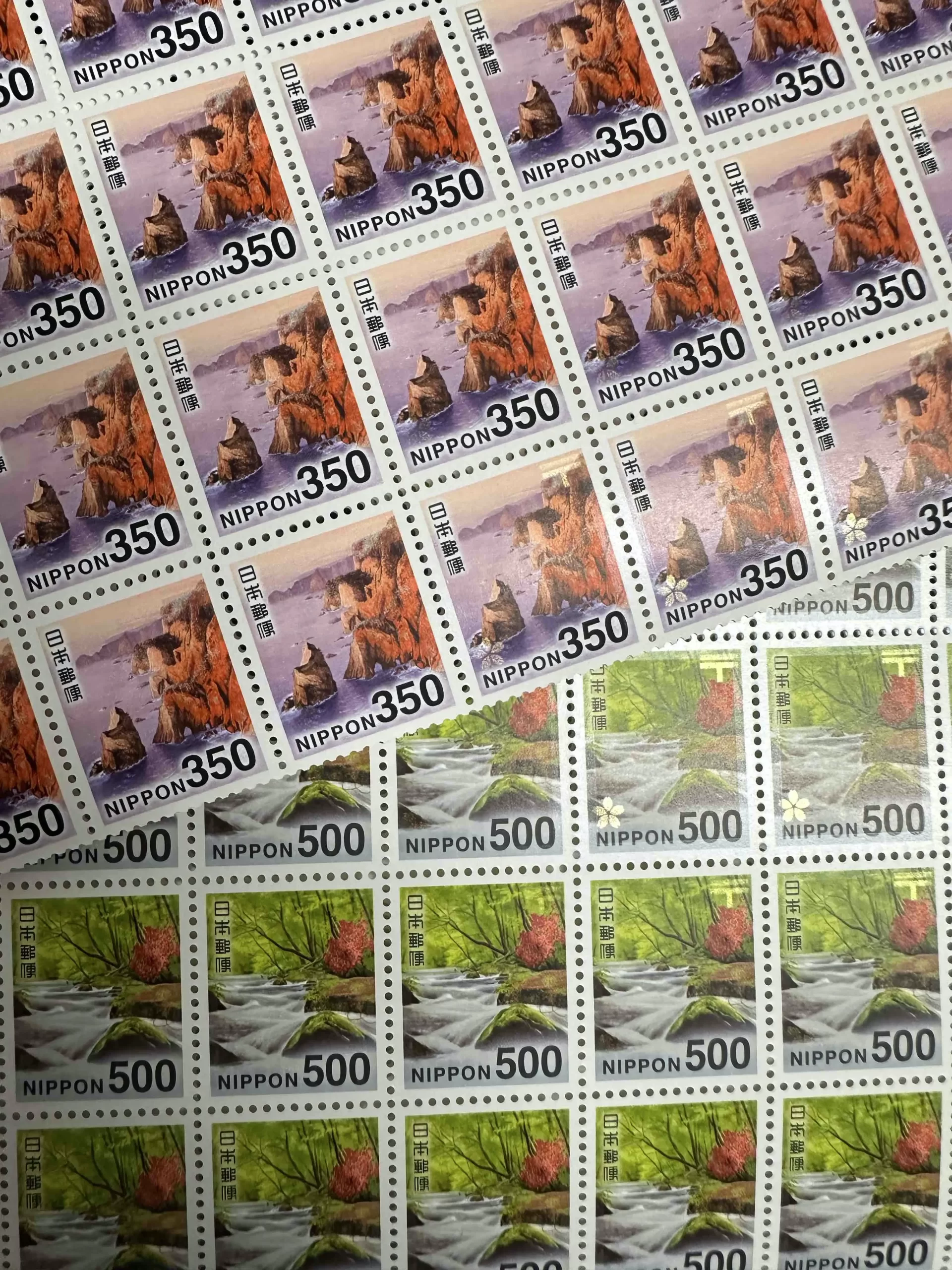 350円切手と500円切手シート切手の画像です。